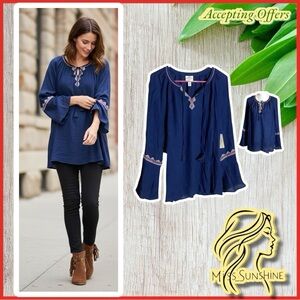 St. John’s Bay NEW - Sz XL - American navy keyhole front bell sleeved Top